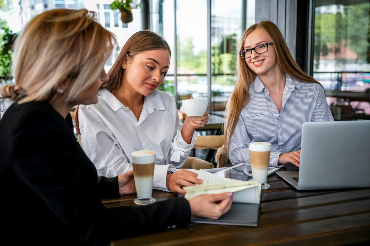 Collaborative learning environment with participants working together
